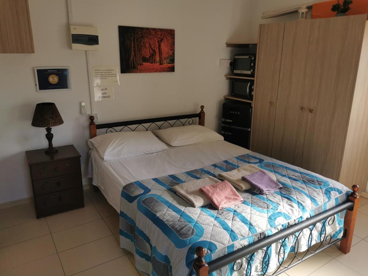 Nicosia Rooms Studios Bagian luar foto