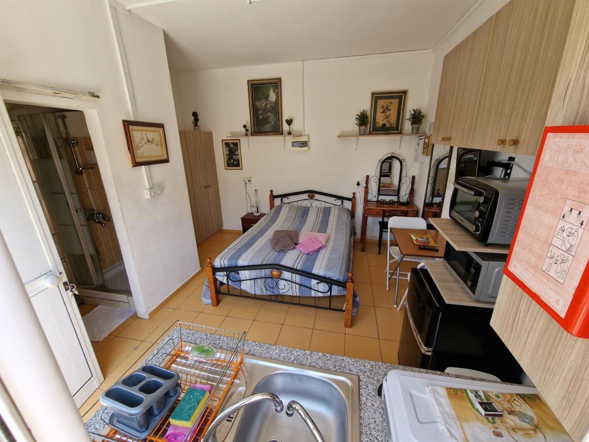 Nicosia Rooms Studios Bagian luar foto