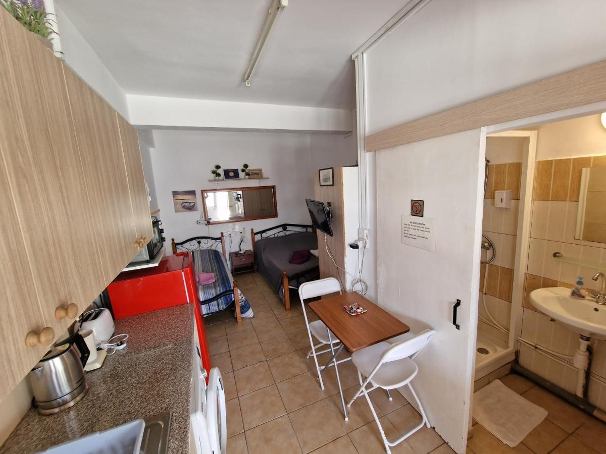 Nicosia Rooms Studios Bagian luar foto