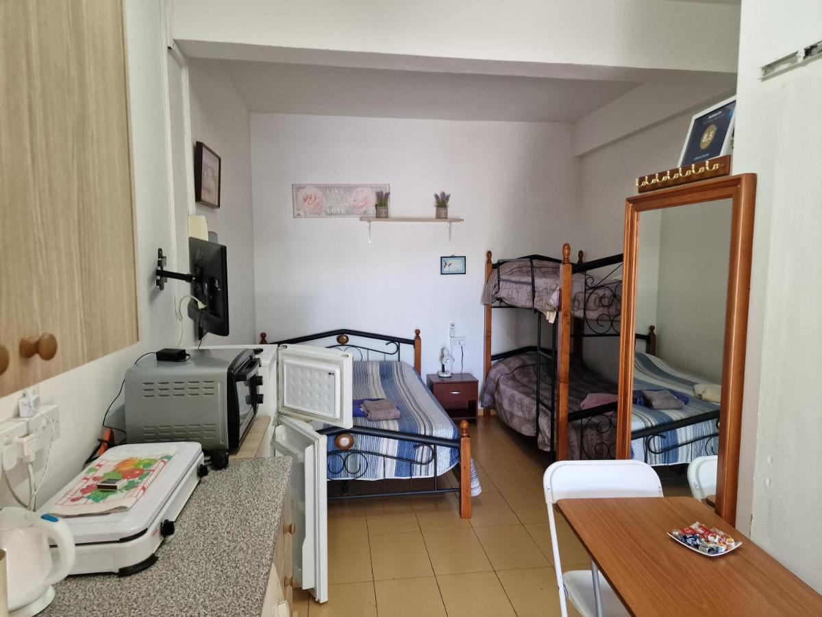 Nicosia Rooms Studios Bagian luar foto